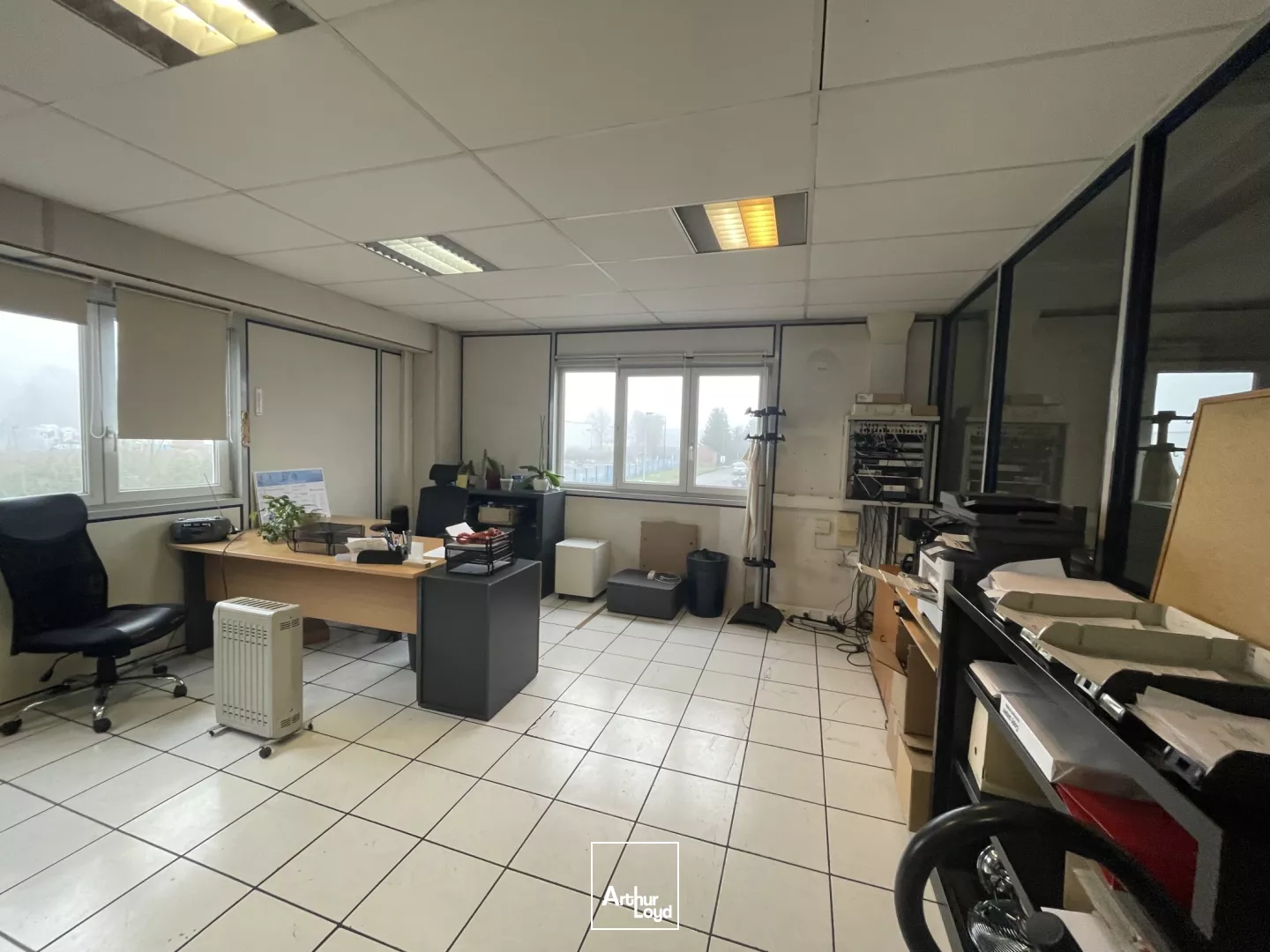 ENTREPOT INDEPENDANT AVEC STOCKAGE EXTERIEUR A LIBERCOURT 