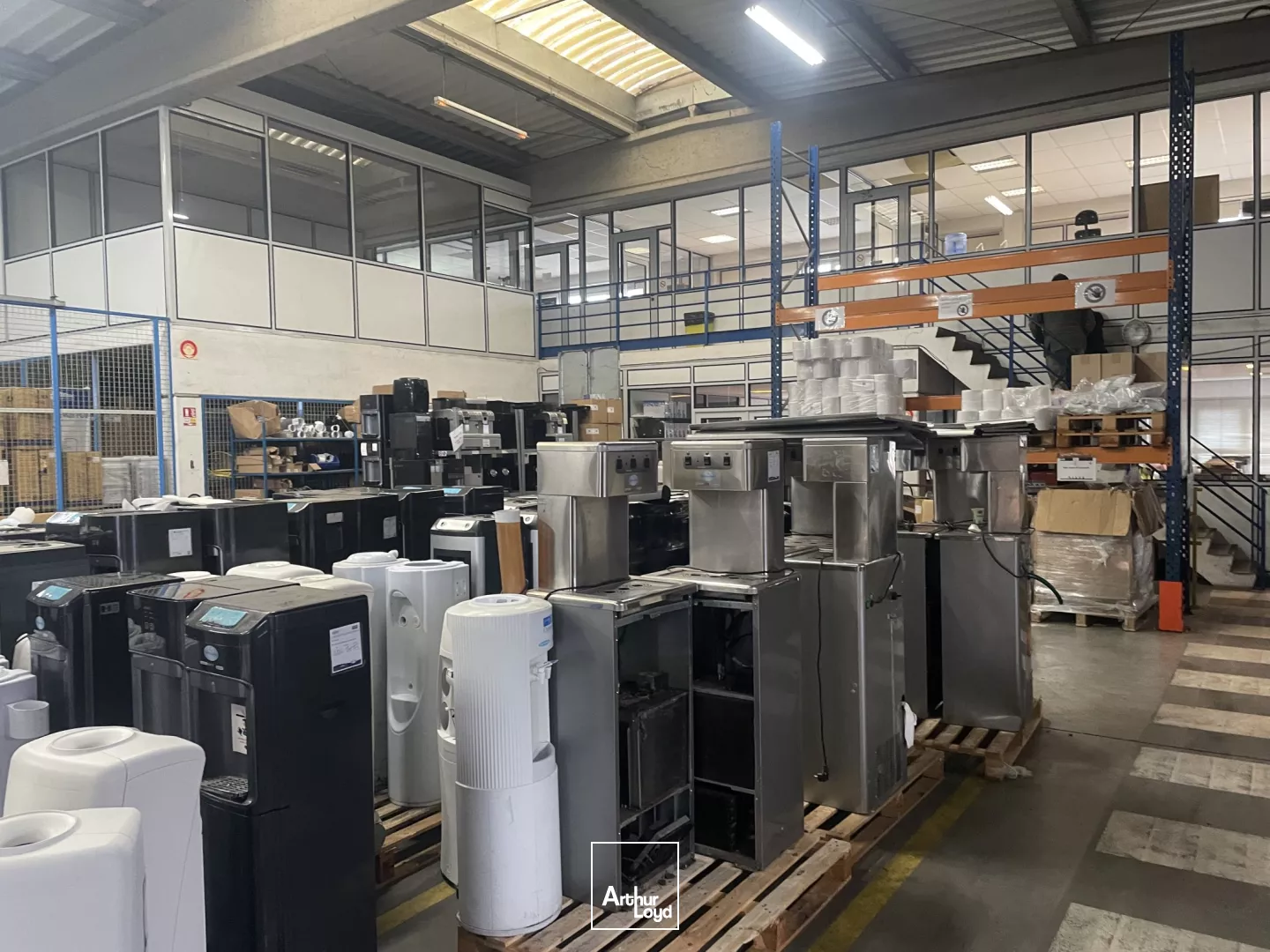 ENTREPOT INDEPENDANT AVEC STOCKAGE EXTERIEUR A LIBERCOURT 