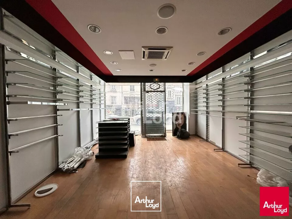 BLOIS - LOCATION LOCAL COMMERCIAL DE 84,76 M² - CENTRE VILLE