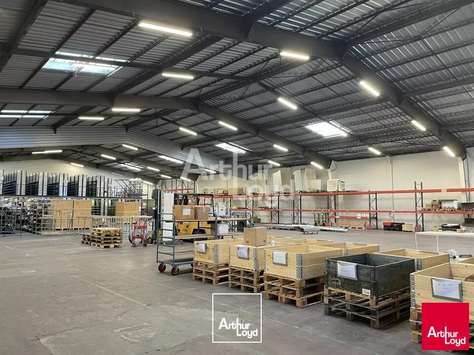 ZI DE SAINT BARTHÉLÉMY D'ANJOU LOCAL D'ACTIVITÉ 3500 m² A LOUER