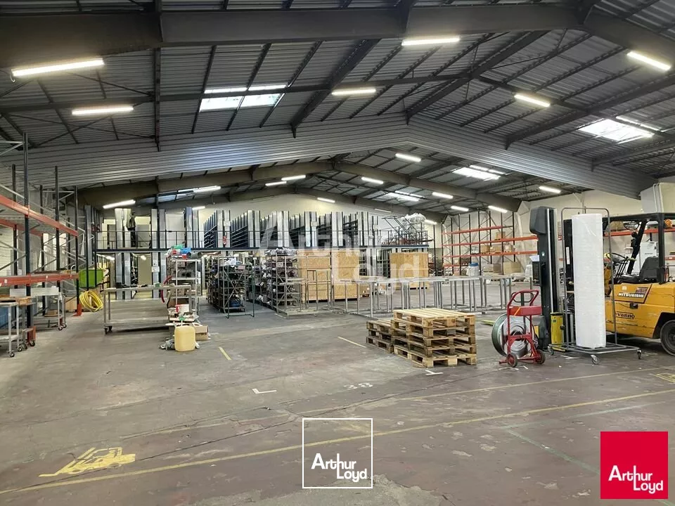 ZI DE SAINT BARTHÉLÉMY D'ANJOU LOCAL D'ACTIVITÉ 3500 m² A LOUER