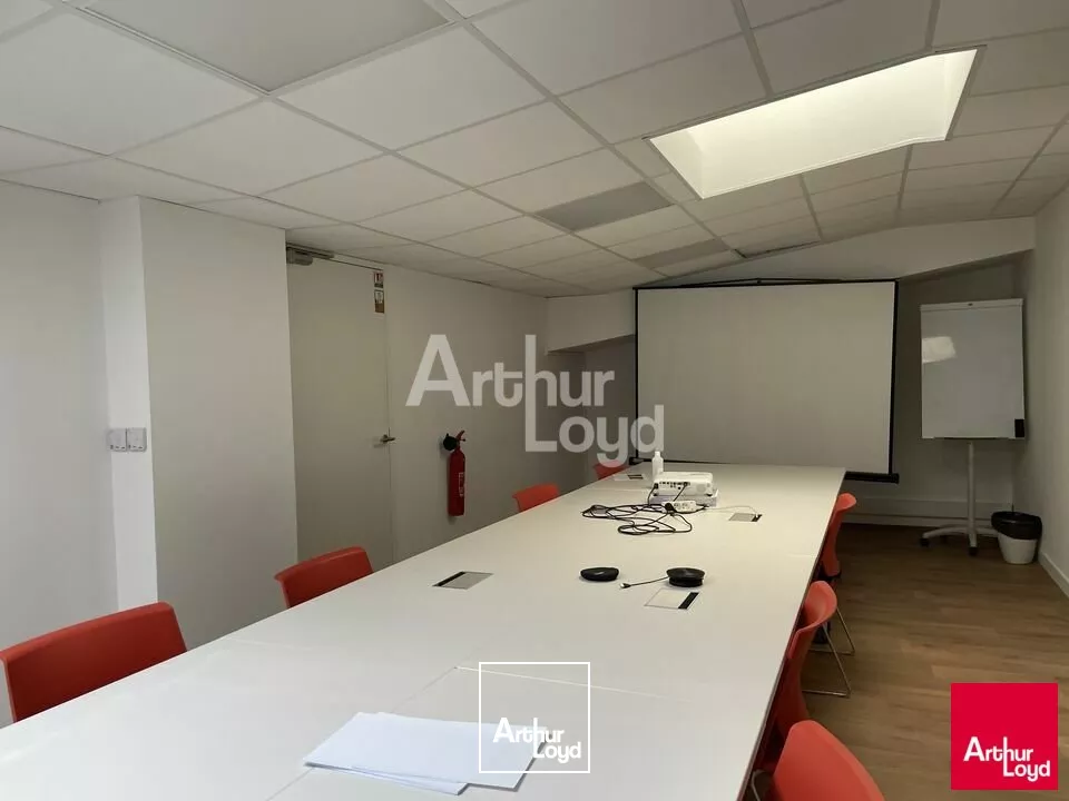 ZI DE SAINT BARTHÉLÉMY D'ANJOU LOCAL D'ACTIVITÉ 3500 m² A LOUER