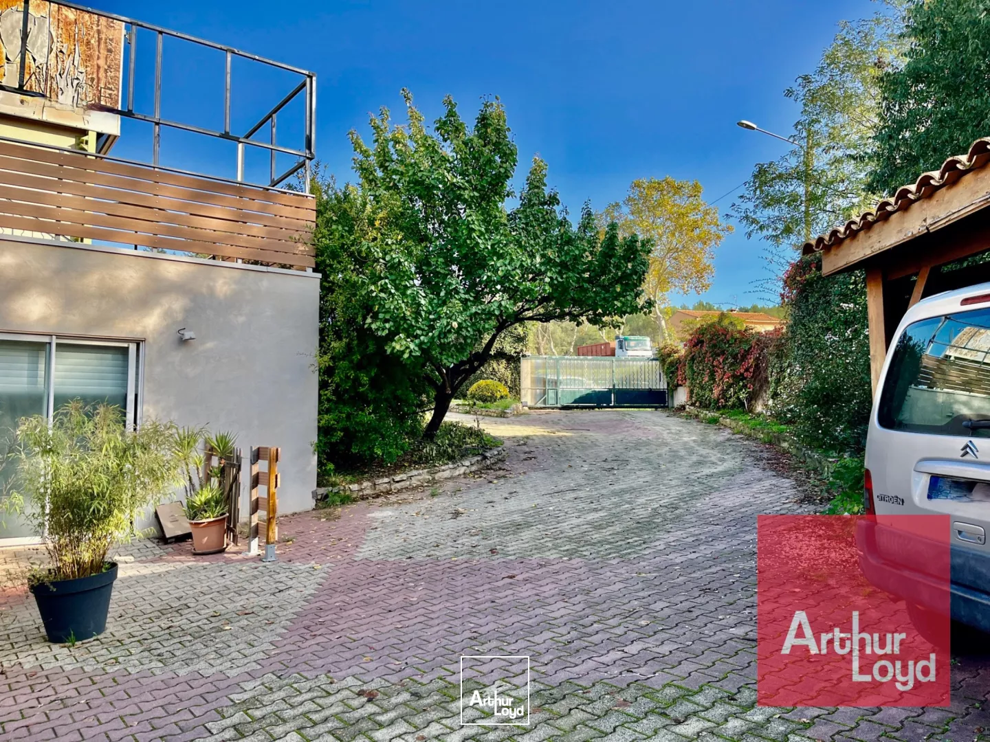 CO-EXCLUVISITÉ - Terrain et bâtiment à vendre à Teyran