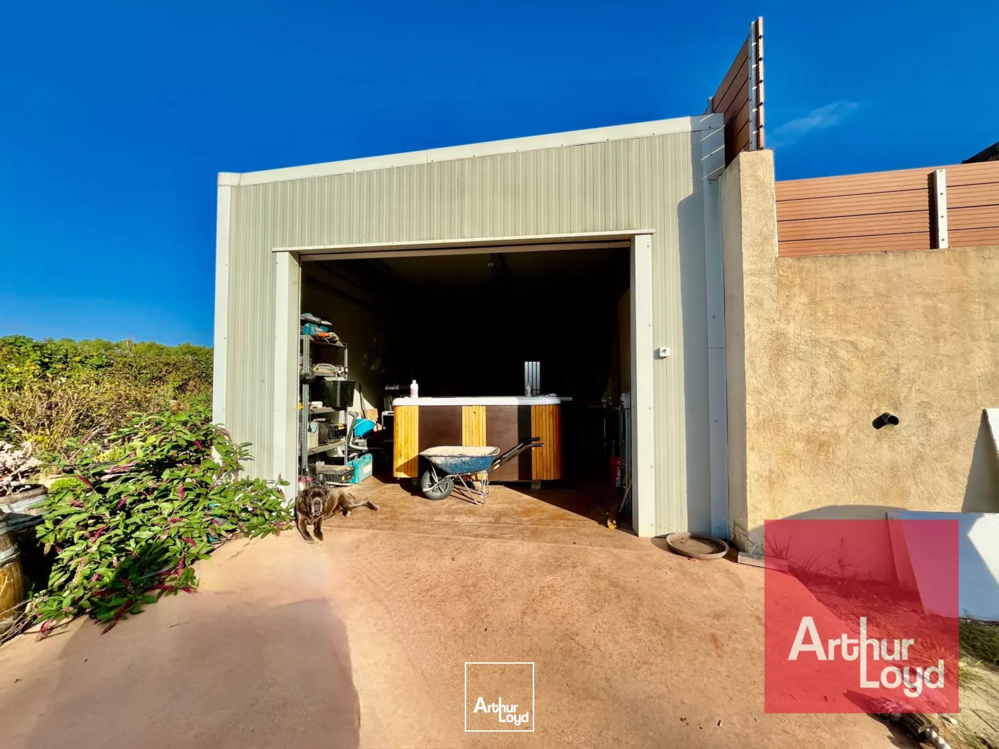 CO-EXCLUVISITÉ - Terrain et bâtiment à vendre à Teyran