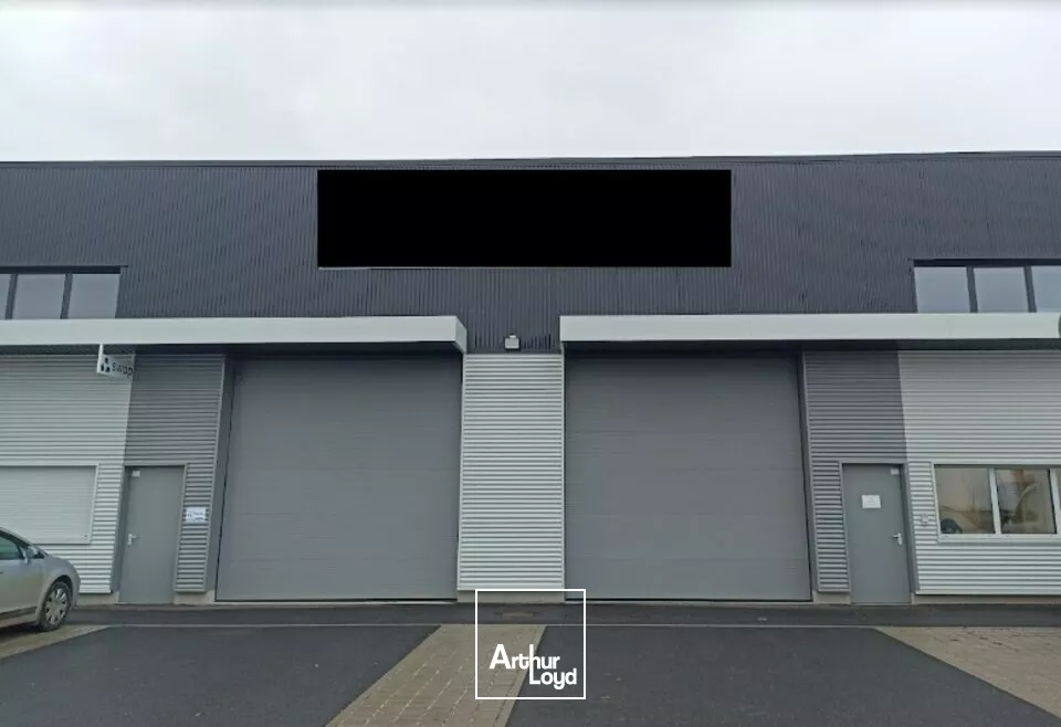 LOCAL D'ACTIVITE - ENTREPOT à LOUER de 445 m²