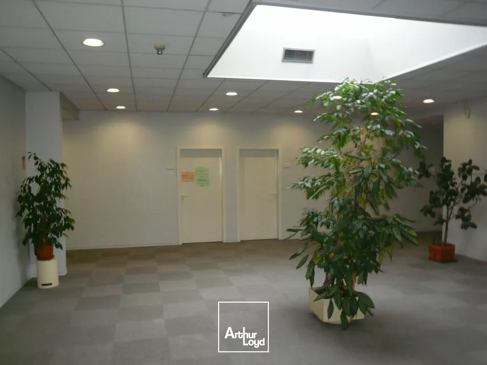 BUREAUX à VENDRE de 1546 m²