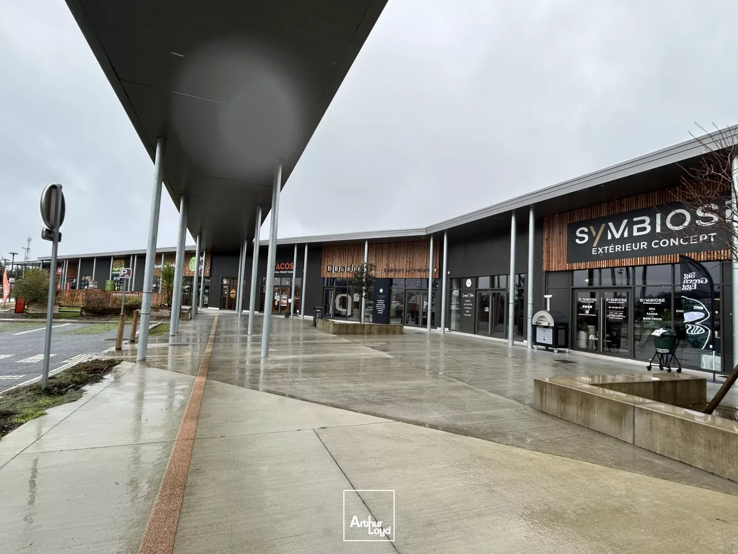 Cellule commerciale de 280 m2 à louer à Biganos