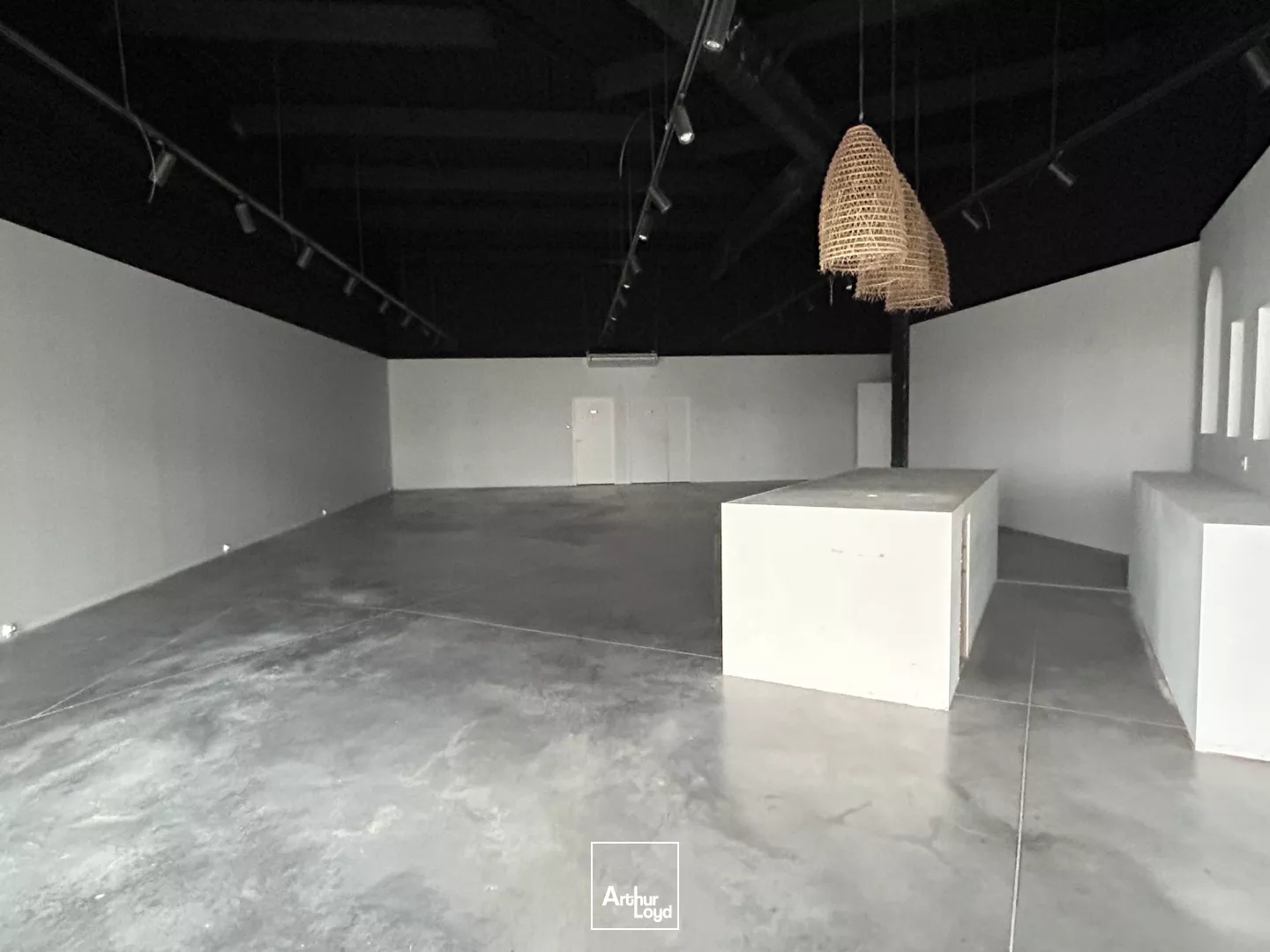 Cellule commerciale de 257 m2 à louer à Biganos