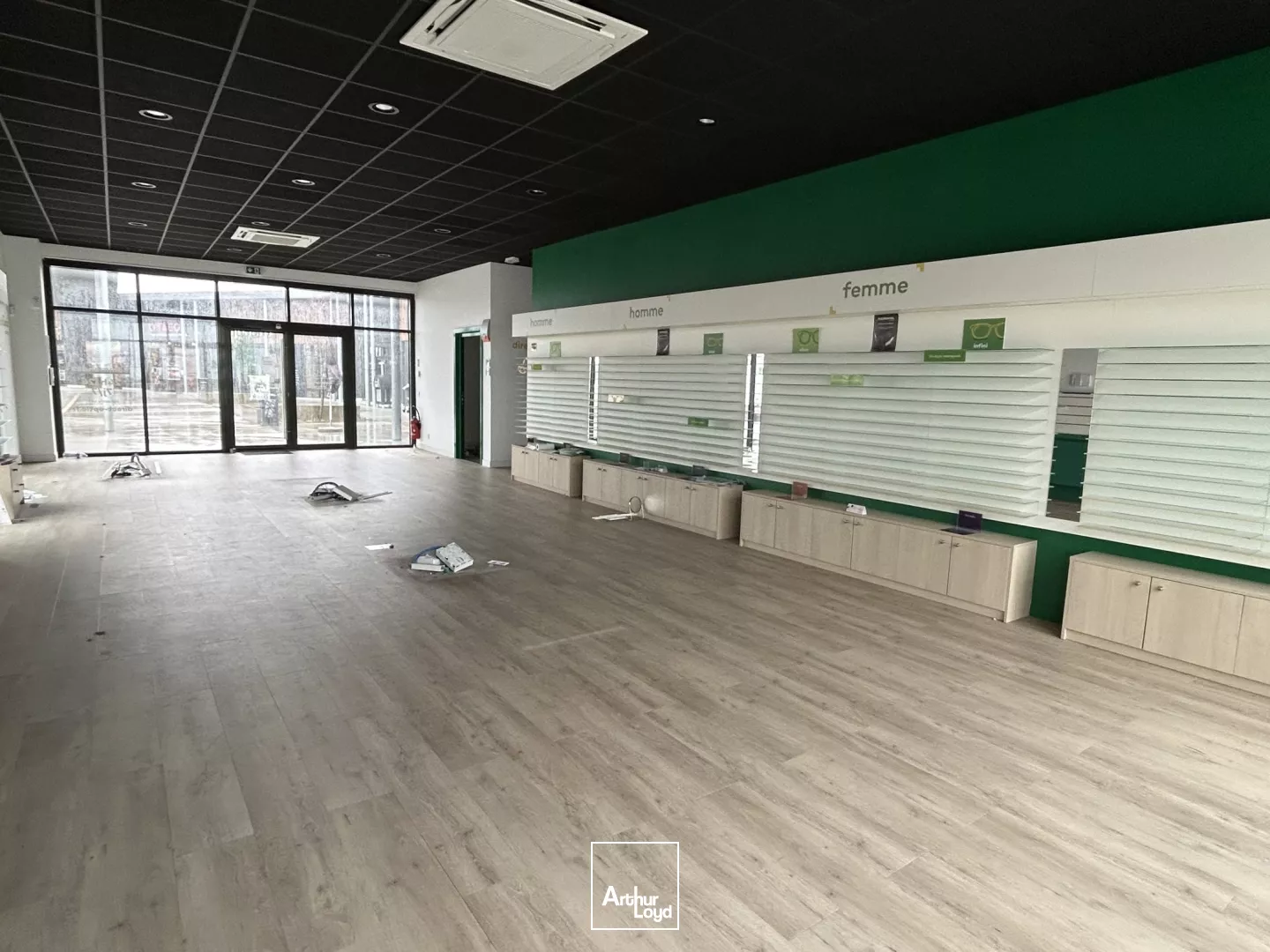 Cellule commerciale de 187 m2 à louer à Biganos