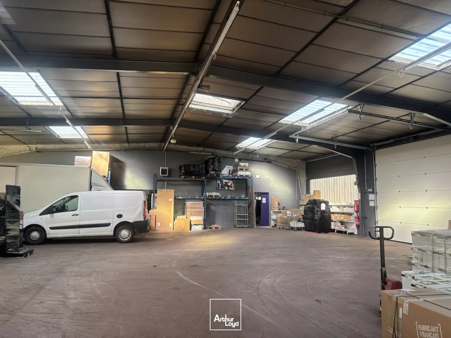 À LOUER - Local d'activités avec showroom et vitrine de 39 mL