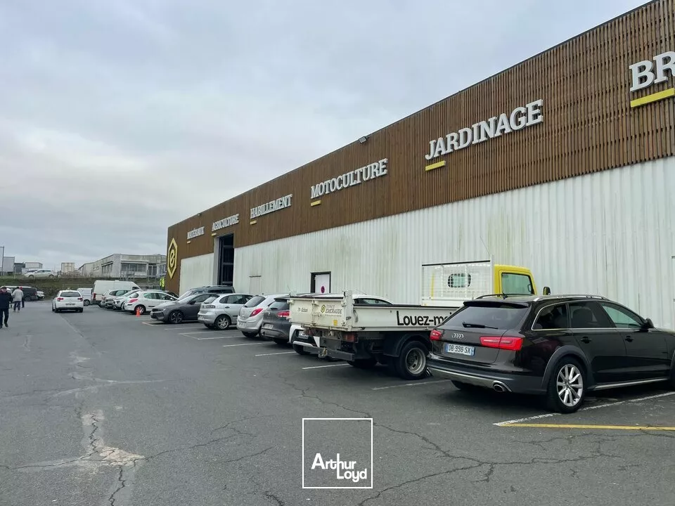 MURS A VENDRE NIORT ECHIRE 79 AVEC TRES BELLE VISIBILITE FACILE D'ACCES 