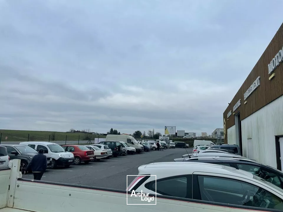 MURS A VENDRE NIORT ECHIRE 79 AVEC TRES BELLE VISIBILITE FACILE D'ACCES 