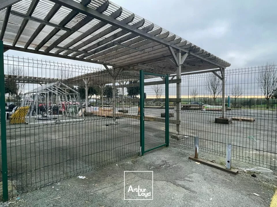 MURS A VENDRE NIORT ECHIRE 79 AVEC TRES BELLE VISIBILITE FACILE D'ACCES 