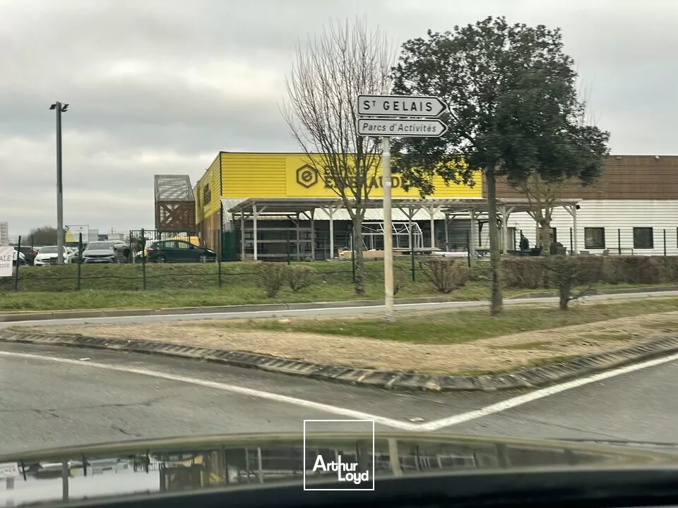 MURS A VENDRE NIORT ECHIRE 79 AVEC TRES BELLE VISIBILITE FACILE D'ACCES 