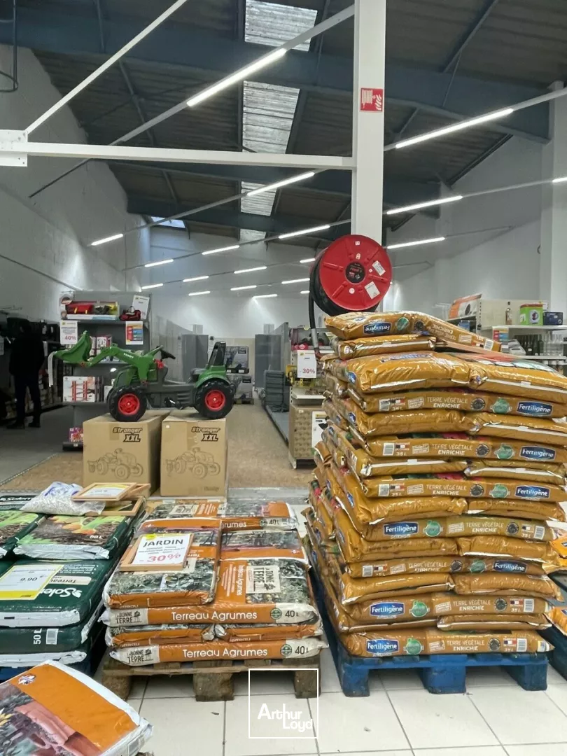 MURS A VENDRE NIORT ECHIRE 79 AVEC TRES BELLE VISIBILITE FACILE D'ACCES 