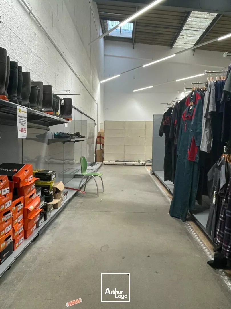 MURS A VENDRE NIORT ECHIRE 79 AVEC TRES BELLE VISIBILITE FACILE D'ACCES 