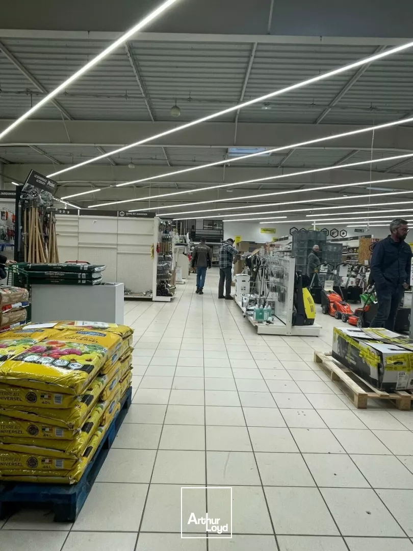 MURS A VENDRE NIORT ECHIRE 79 AVEC TRES BELLE VISIBILITE FACILE D'ACCES 