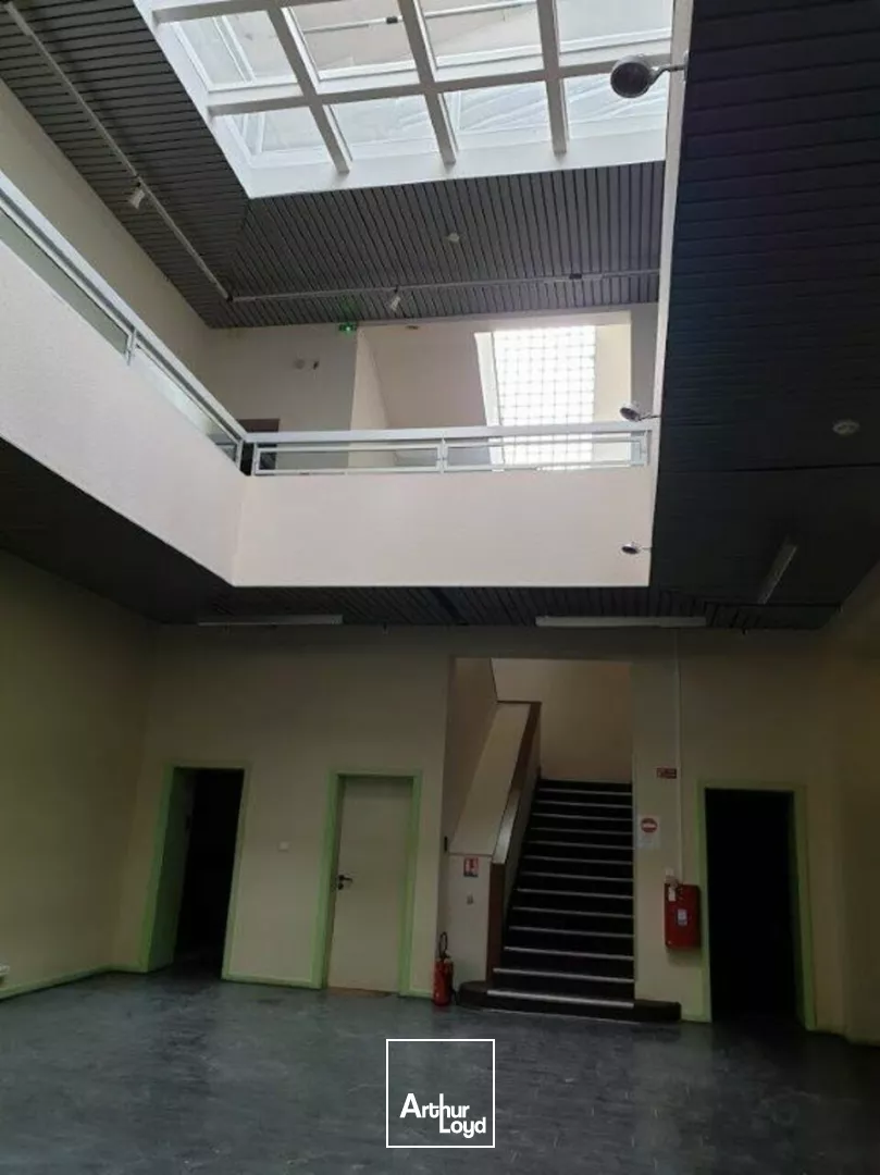 BUREAUX à VENDRE de 1589 m²