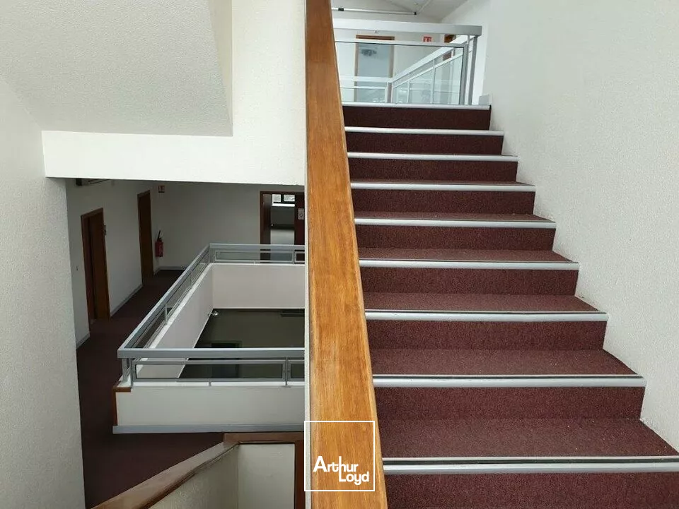 BUREAUX à VENDRE de 1589 m²