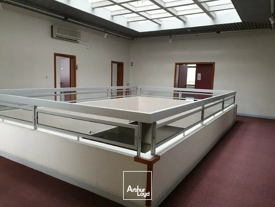 BUREAUX à VENDRE de 1589 m²