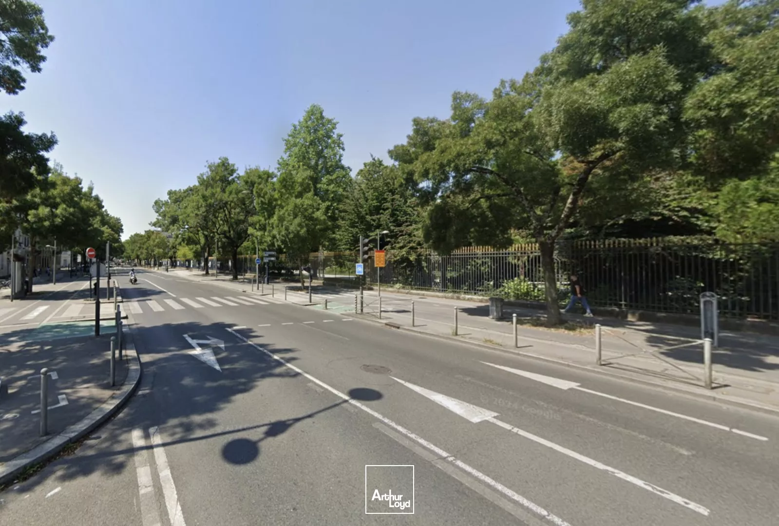 A louer - Bureaux 105 m² avec jardin - Bordeaux Jardin Public