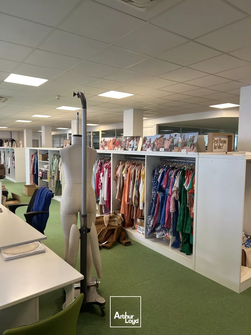 Bureaux + entrepôt à louer, Pilaterie