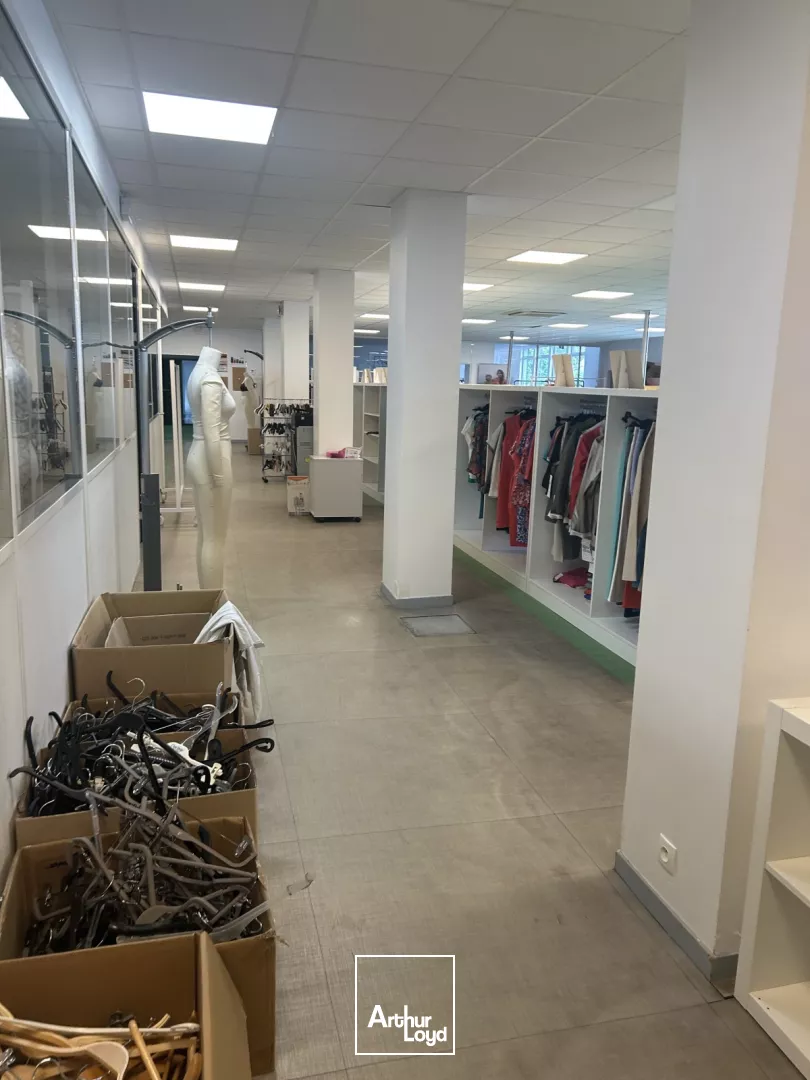 Bureaux + entrepôt à louer, Pilaterie