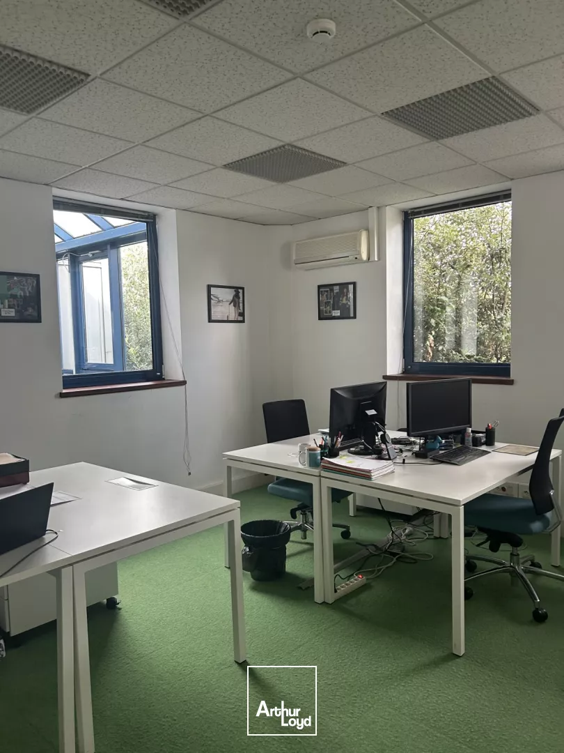 Bureaux + entrepôt à louer, Pilaterie