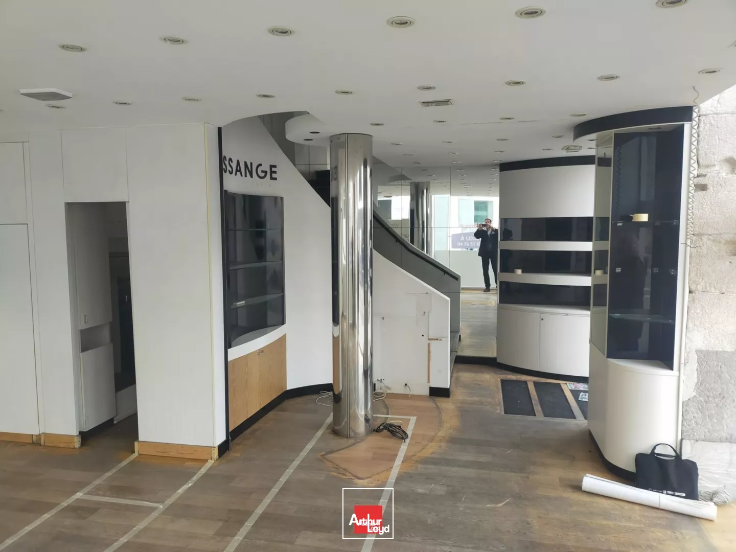 LOCAL COMMERCIAL 106 M² A LOUER GRENOBLE HYPER CENTRE VICTOR HUGO