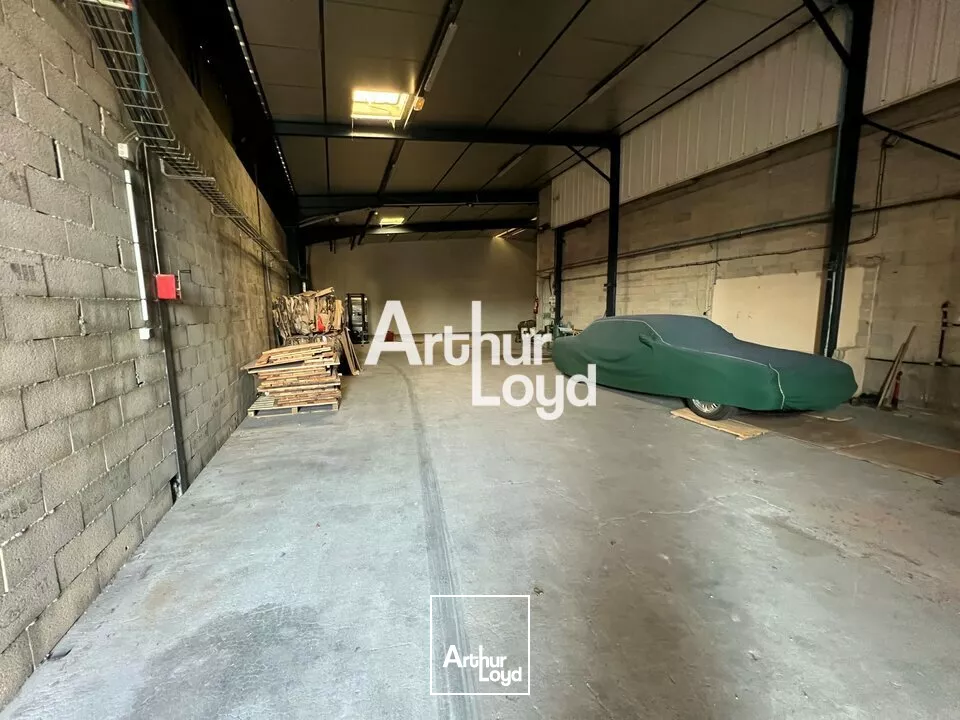 Locaux d'activités 856 m² à louer divisibles dès 427 m²- Puget sur Argens