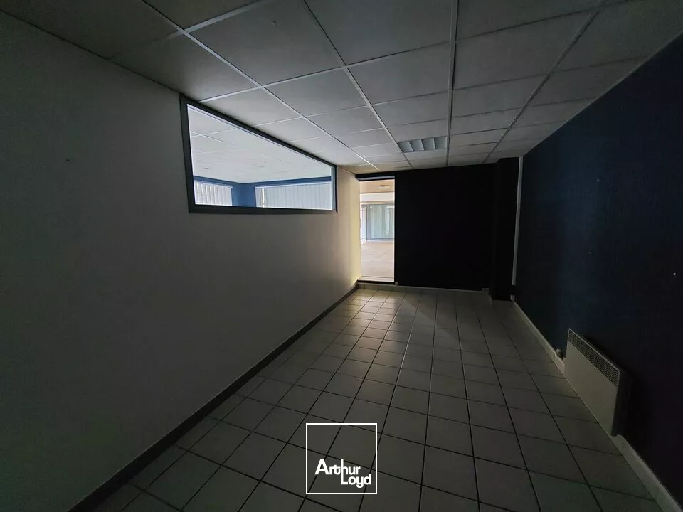 LOCAL PROFESSIONNEL 67 M² CLERMONT-FD A LOUER