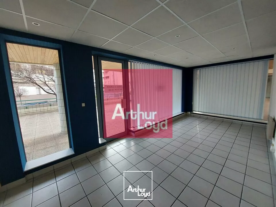 LOCAL PROFESSIONNEL 67 M² CLERMONT-FD A LOUER