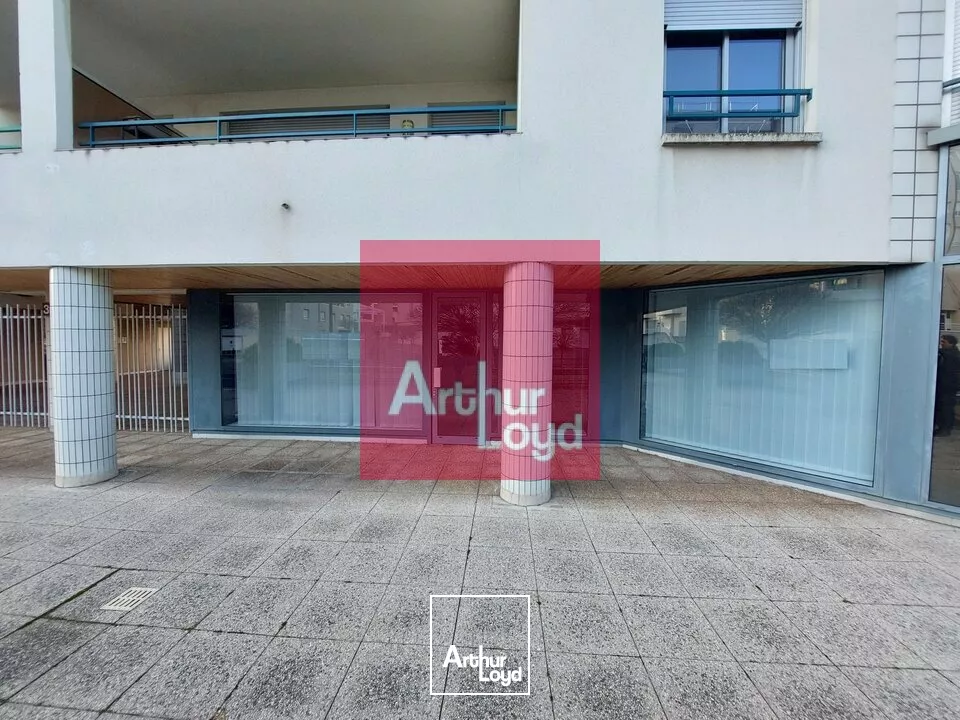 LOCAL PROFESSIONNEL 67 M² CLERMONT-FD A LOUER