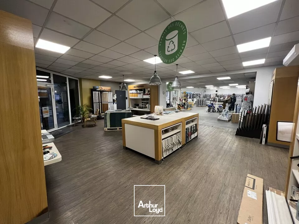 A LOUER - SHOW-ROOM & ENTREPÔT - 1 050 m2