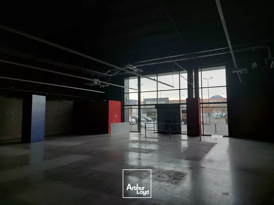 LOCAL COMMERCIAL 1238 M² A LOUER CLERMONT-FERRRAND