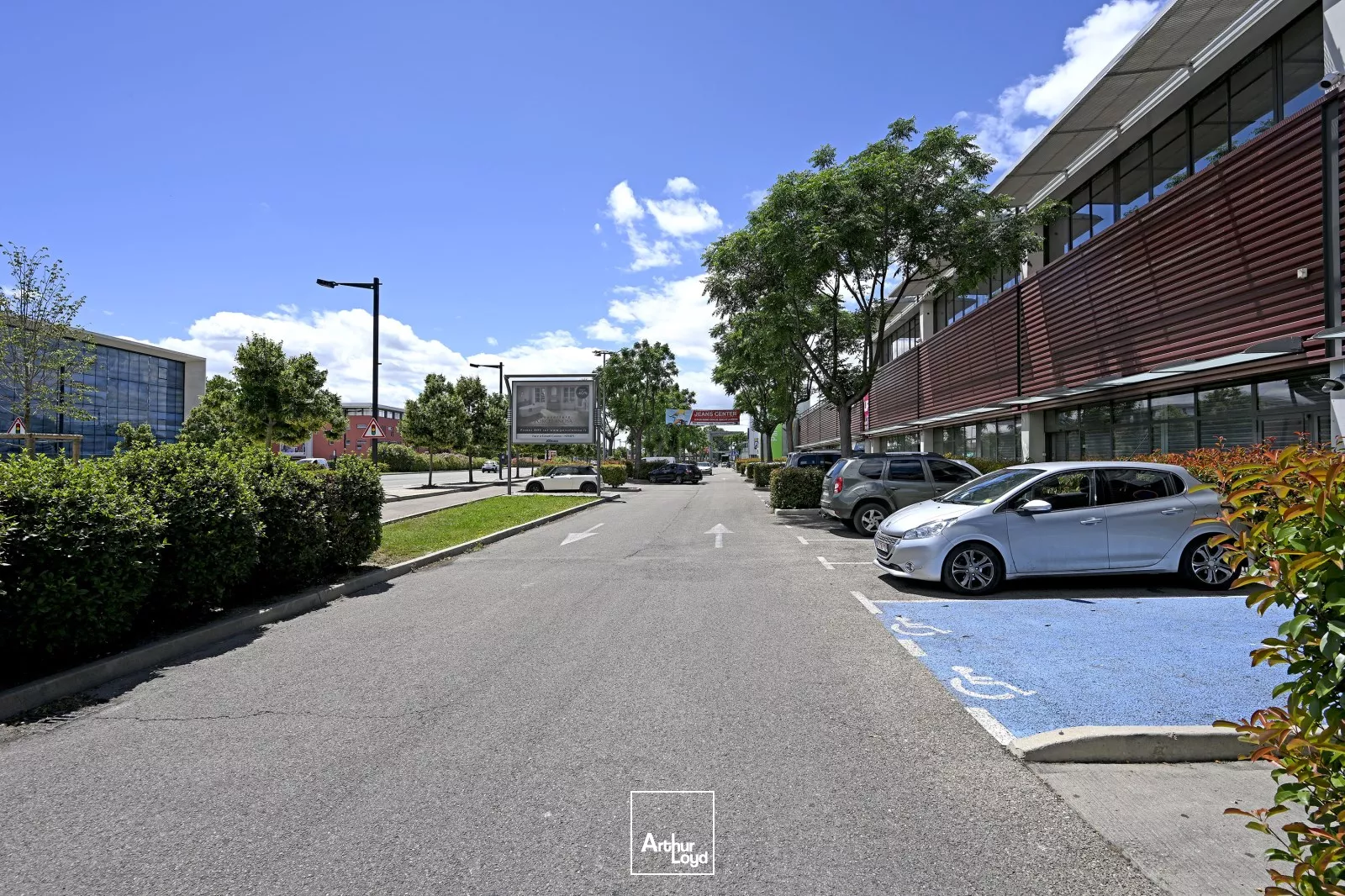 Local commercial de 445 M2 Disponible