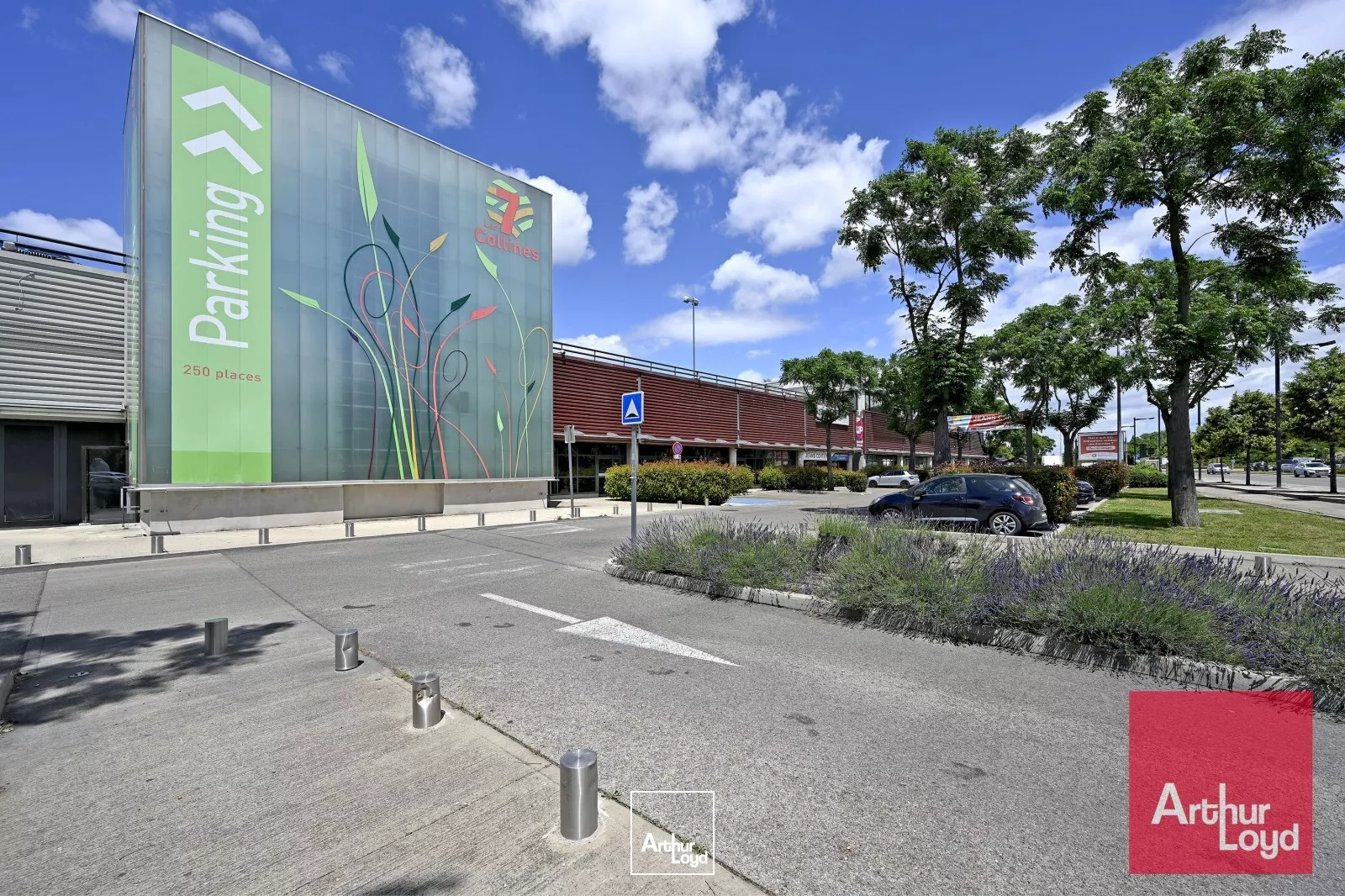 Local commercial de 445 M2 Disponible