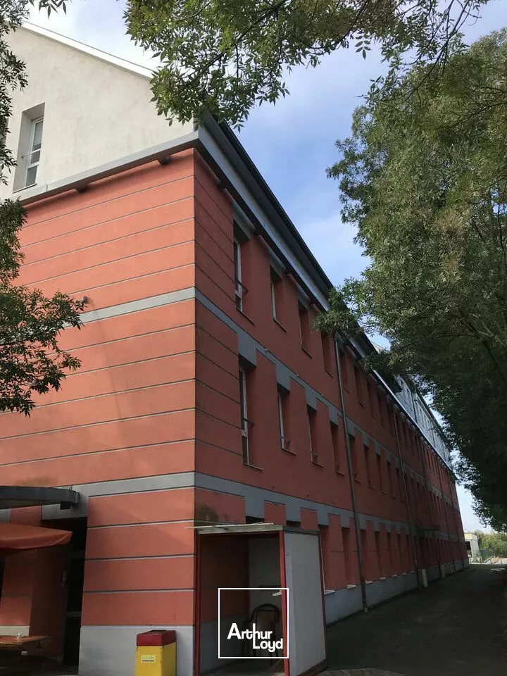 BUREAUX à LOUER de 1697 m²