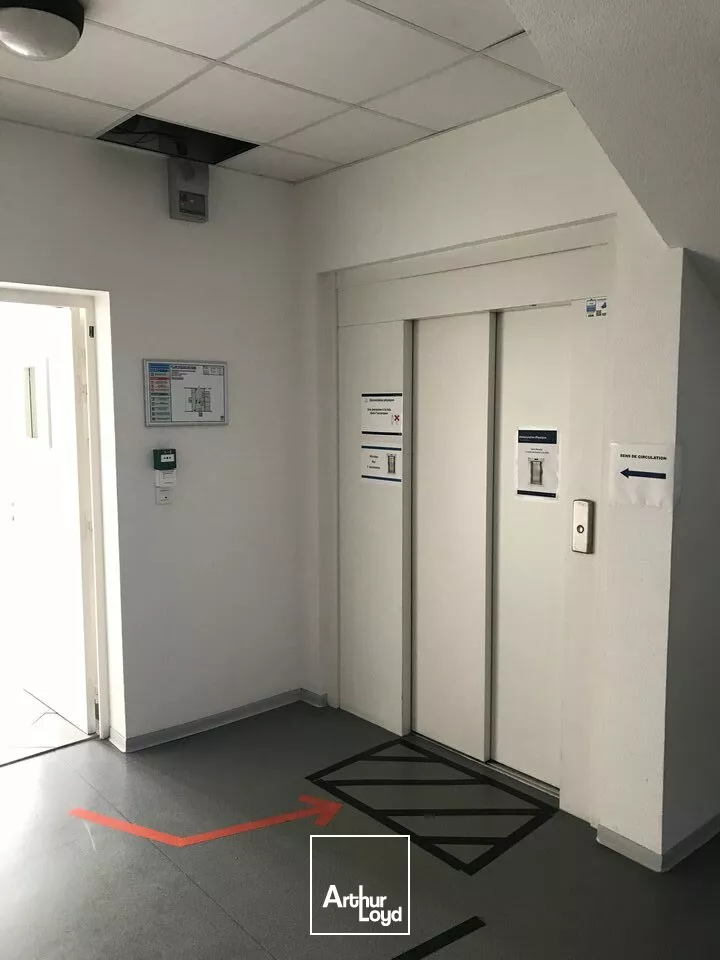 BUREAUX à LOUER de 1697 m²