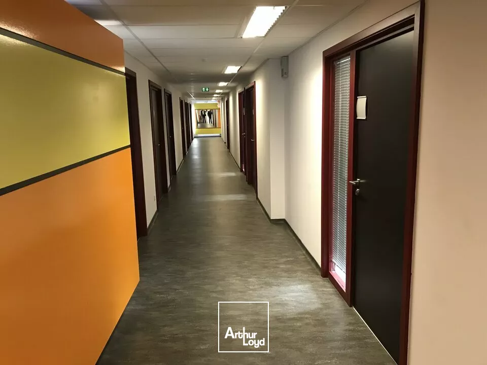 BUREAUX à LOUER de 1697 m²