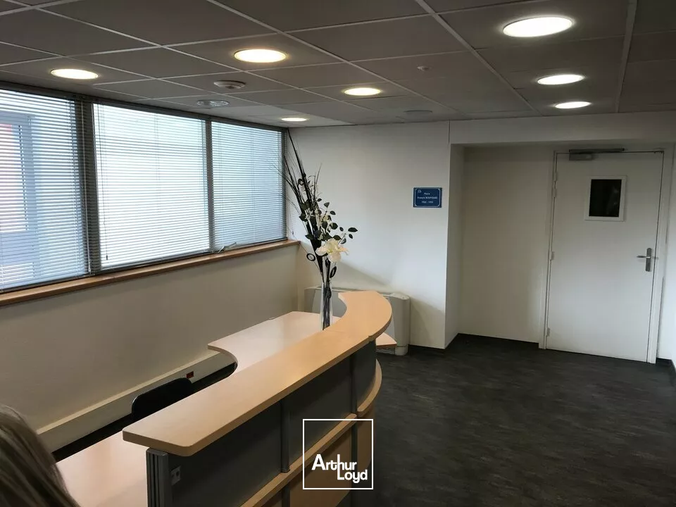 BUREAUX à LOUER de 1697 m²