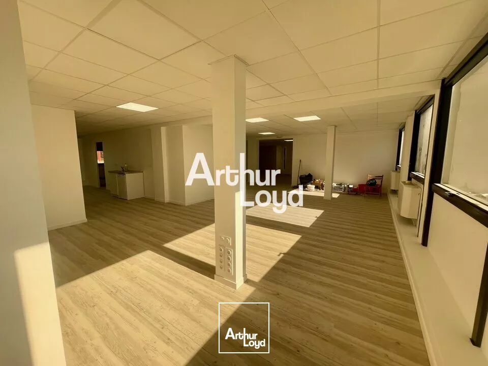 BUREAUX OPEN SPACE A LOUER PROCHE CENTRE COMMERCIAL CAP 3000