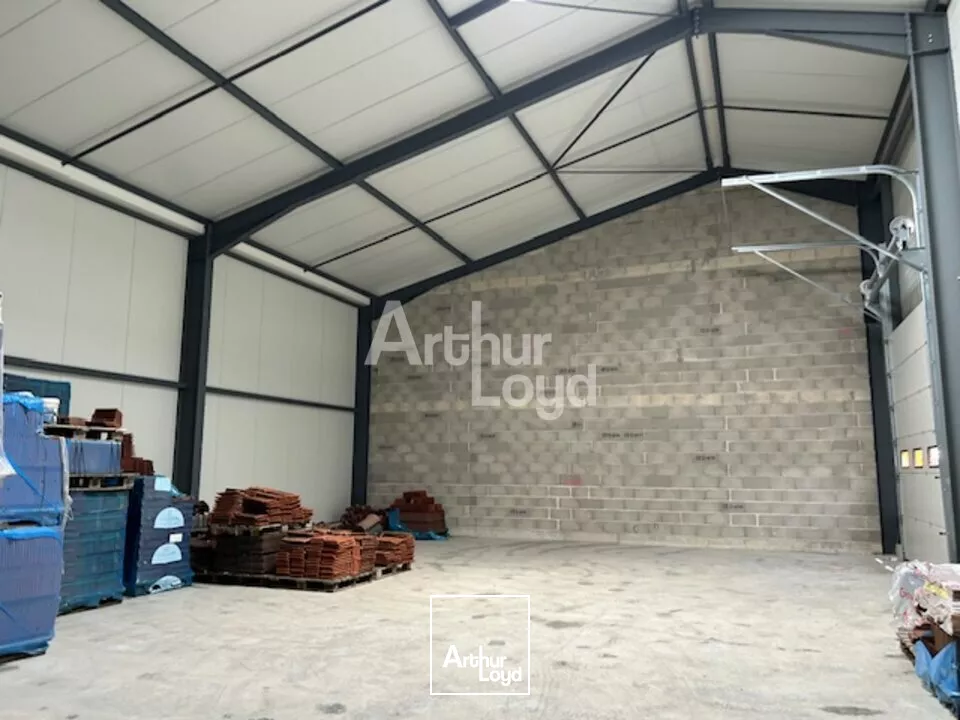 Périphérie Nord de Vichy, dans nouvelle zone d'activité, 400m2 divisible à louer / NEUF