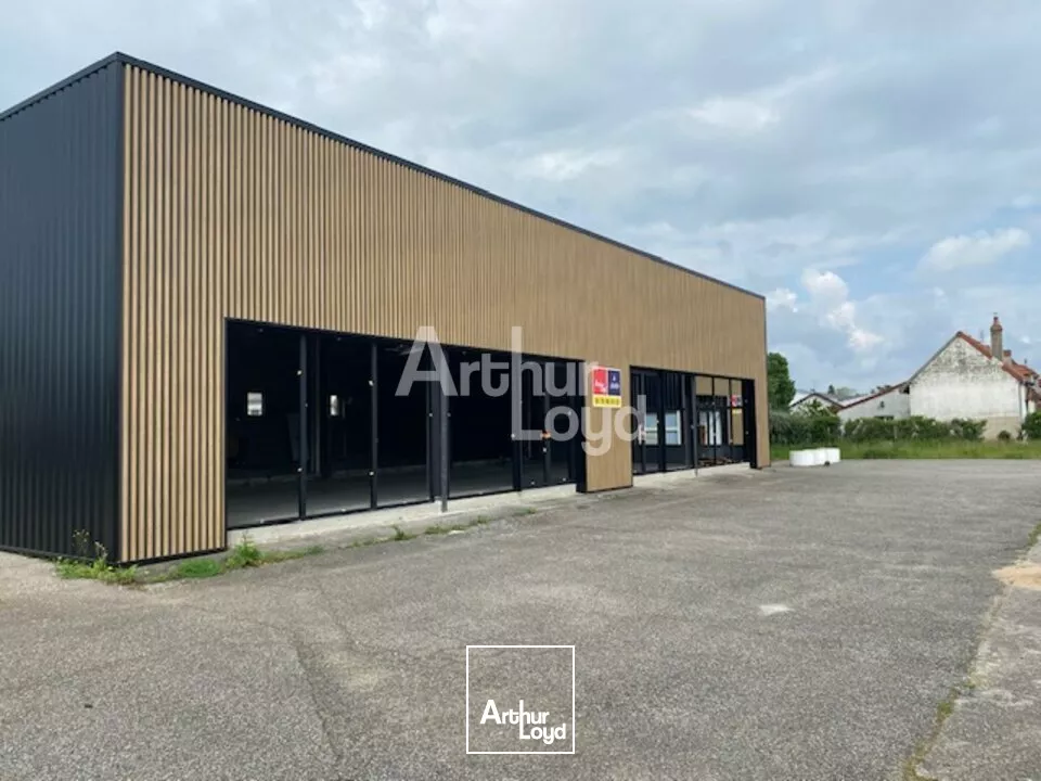 LOCAL COMMERCIAL ROUTE DE PARIS 