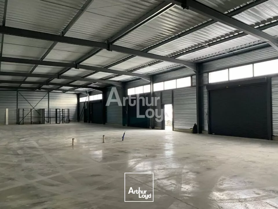 Périphérie Nord de Vichy, dans la zone d'activité des Ancises 520m² divisible à louer / Neuf