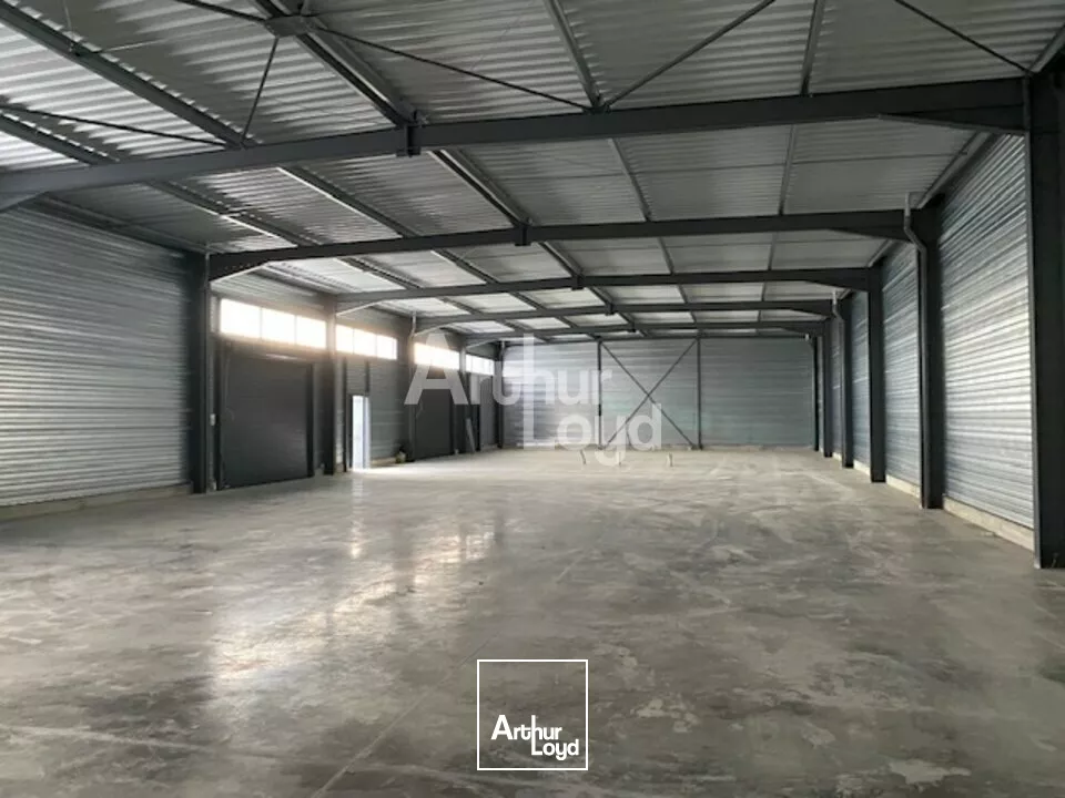 Périphérie Nord de Vichy, dans la zone d'activité des Ancises 520m² divisible à louer / Neuf