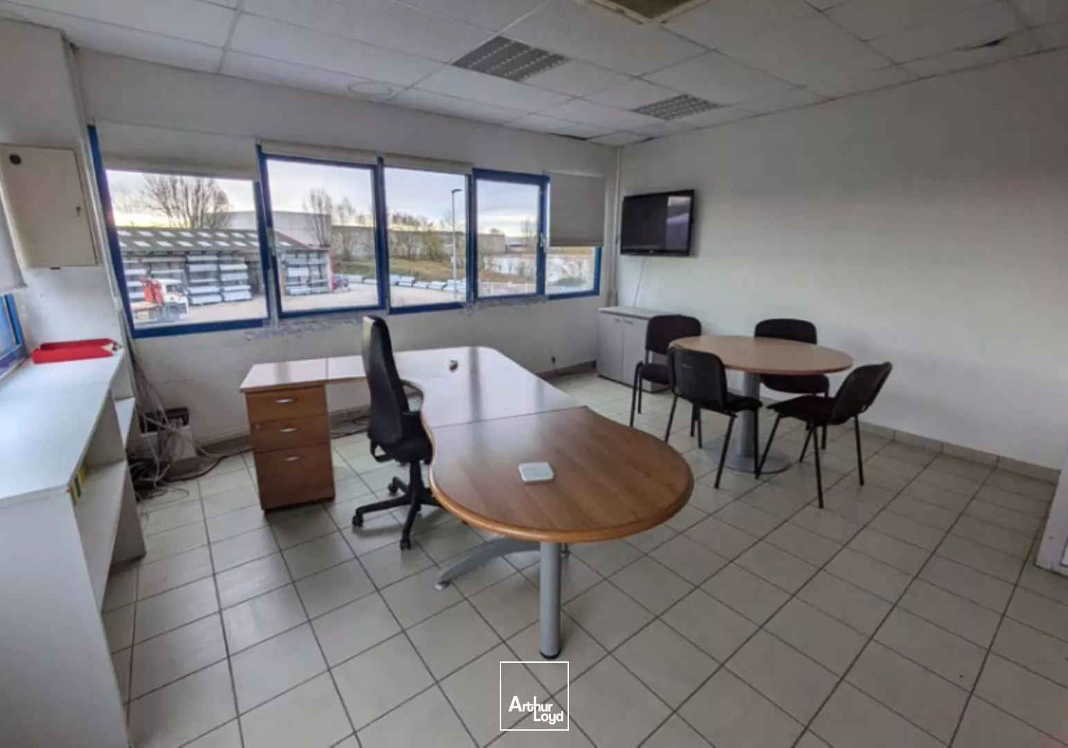 À LOUER - ENTREPÔT EN ZI DE BOULOGNE SUR MER