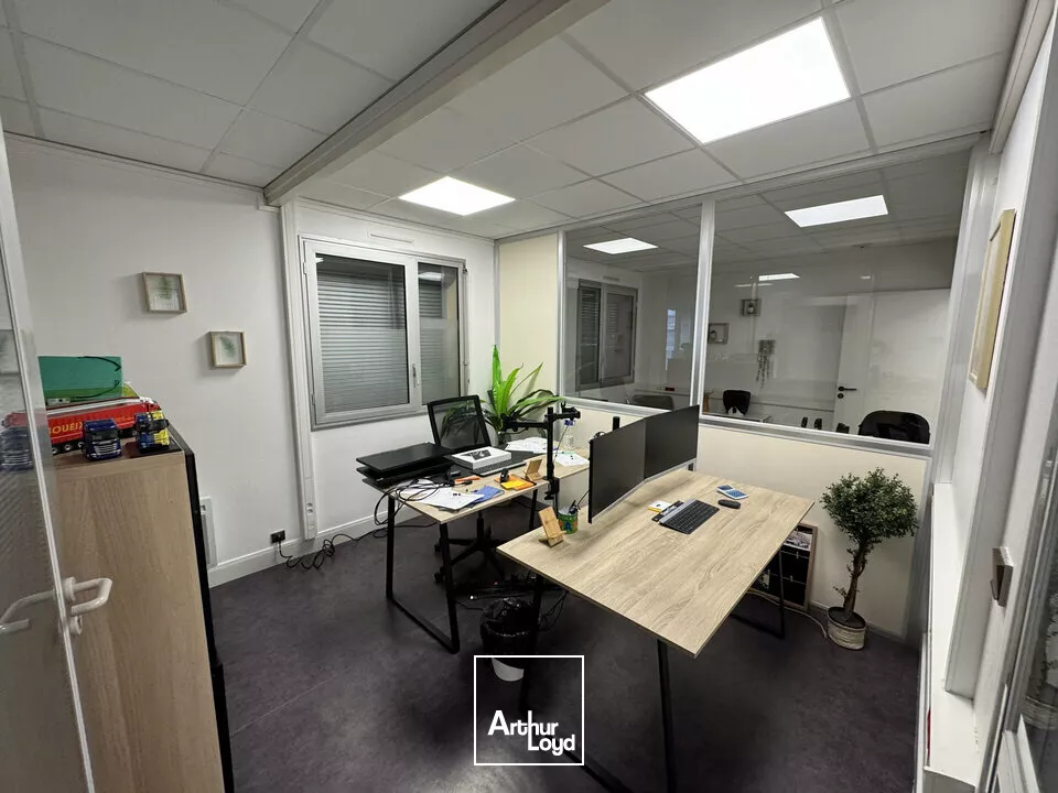 SAINT AVERTIN BUREAUX A LOUER 210 M² RDC PMR PARKING