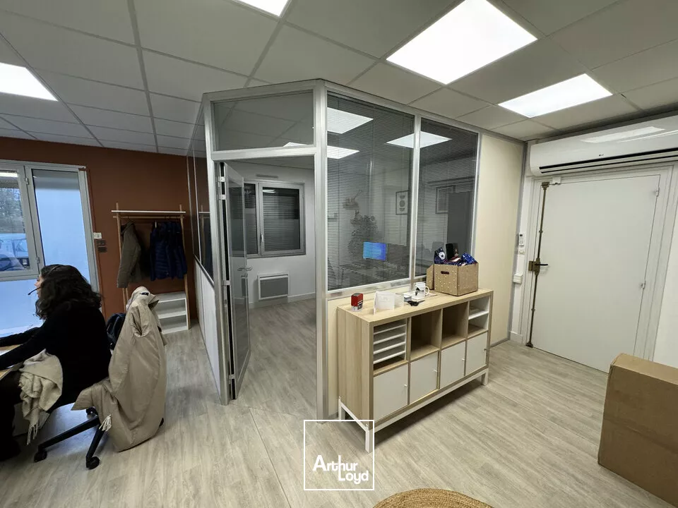 SAINT AVERTIN BUREAUX A LOUER 210 M² RDC PMR PARKING