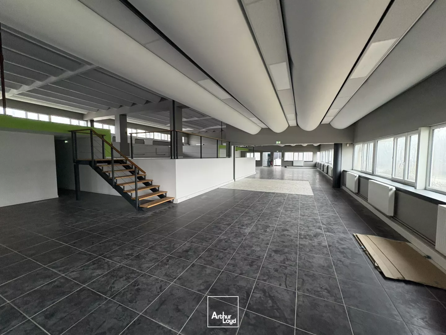 A VENDRE ENTREPÔT 6 669 M2 SECTEUR CLERMONT